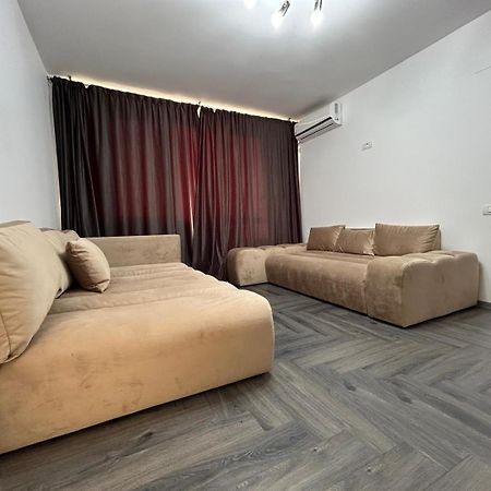Elit Apartment Craiova Bagian luar foto